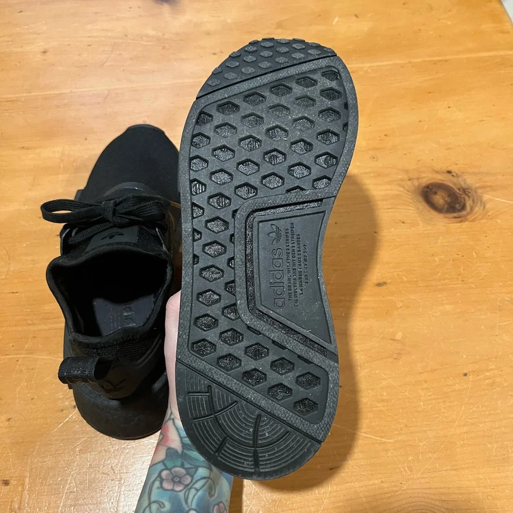 Adidas NMD_R1 shoes - Picture 6 of 8